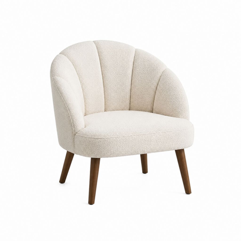 Fauteuil coque crème en polyester bouclette avec pieds en bois 78 x 75 x 76 cm